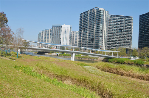 輕盈飄逸，ETFE人行天橋為城市增添一道璀璨風(fēng)景線(xiàn)